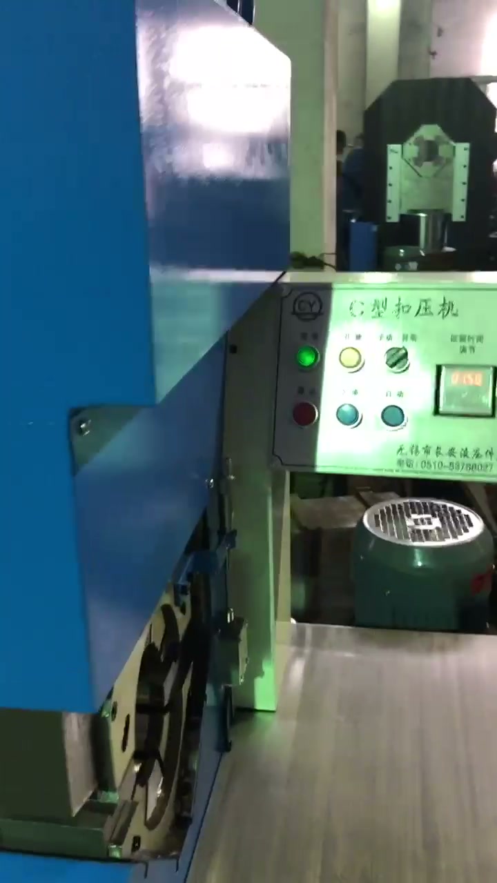 机器压头、控制盒和台面的侧面结构连续呈现（视频封面）